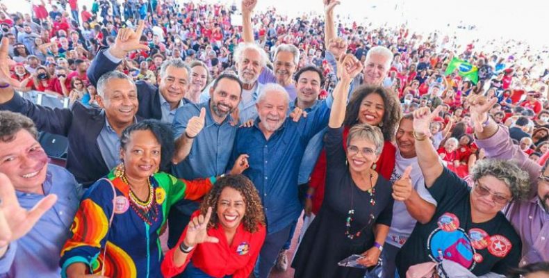 POLÍTICA: Lula tem 54% dos votos válidos contra 30% de Bolsonaro e vence no 1º turno, aponta Datafolha