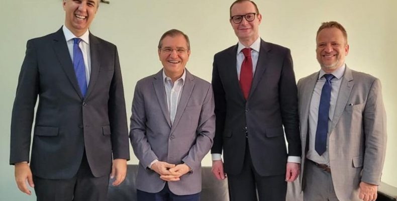 Desistiu mesmo? Zé Eliton divulga foto de encontro com Wolmir e advogado de Lula