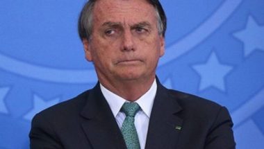 Depois de ser criticado, Bolsonaro presta condolências às famílias de Bruno e Don