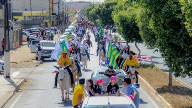 Primeiro desfile de comitivas abre Expo Catalão 2022 e entra na história 