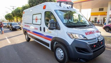 Saúde: Prefeito Cebinha entrega duas novas ambulâncias com investimento de R$ 415 mil