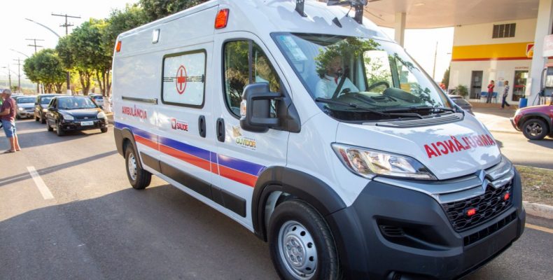 Saúde: Prefeito Cebinha entrega duas novas ambulâncias com investimento de R$ 415 mil