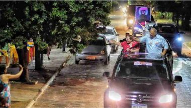 Luiz Sampaio e Dra. Gizelda realizaram grande carreata no bairro Castelo Branco