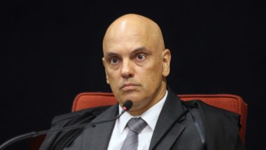Por inépcia, Moraes rejeita ação de Bolsonaro sobre inserções supostamente não veiculadas