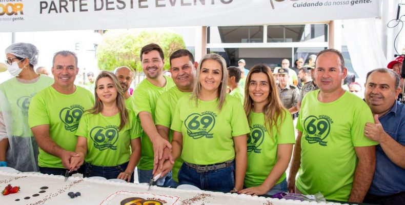 Ouvidor 69 anos – Comemorações do aniversário da cidade inicia com bolo de 69 metros em frente ao paço municipal