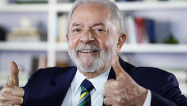 Bolsonaristas compartilham notícia sobre falso infarto de Lula