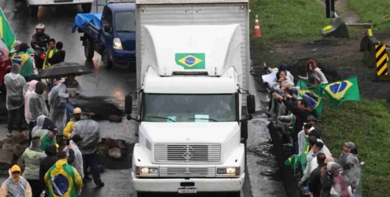 PRF afirma que rodovias do Brasil estão livres de bloqueios, mas em 24 há interdições parciais