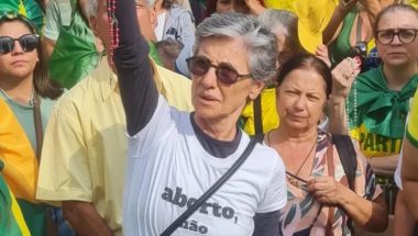 Após participar de manifestação a favor de Bolsonaro, Globo demite atriz Cássia Kis