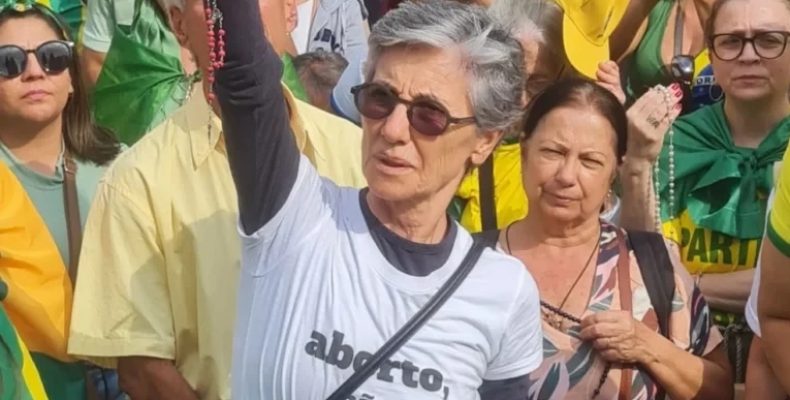 Após participar de manifestação a favor de Bolsonaro, Globo demite atriz Cássia Kis