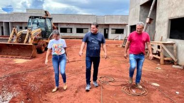 Novo CEMEI — Prefeito e Vice-Prefeito  de Ouvidor vistoria construção do novo Centro de Educação Infantil