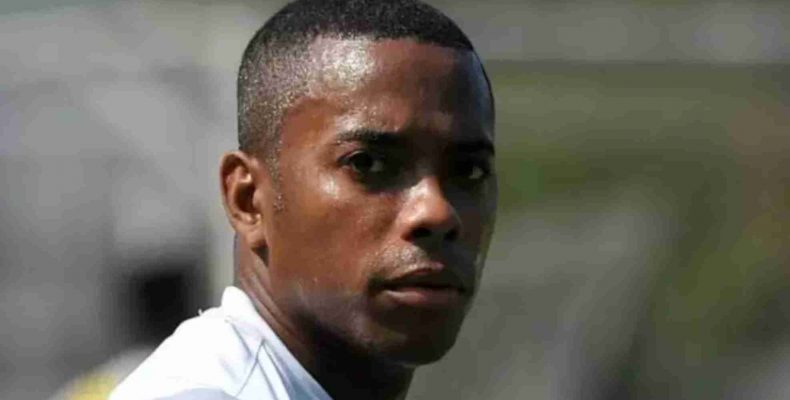 Robinho considera voltar a jogar e dois clubes procuram o ex-jogador