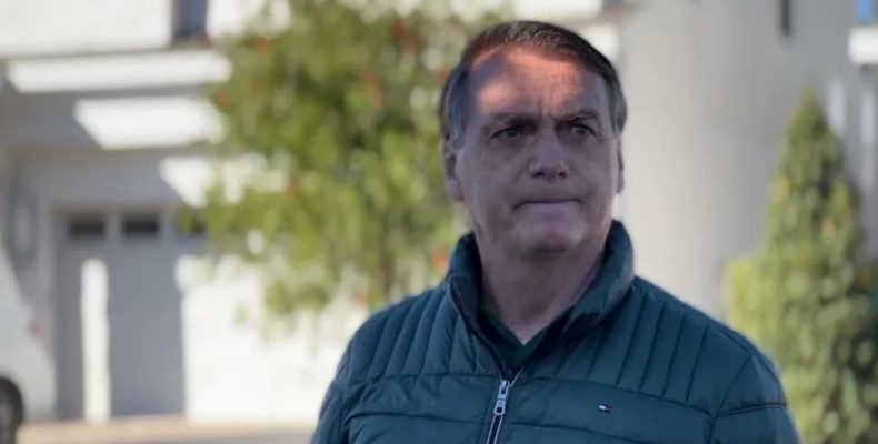 Bolsonaro admite que cometeu “deslizes” em seu governo