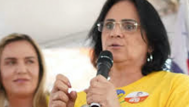 PSOL pede cassação da senadora Damares Alves por genocídio