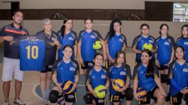 A Prefeitura de Ouvidor e a secretaria de esportes faz doação de uniforme para projeto “volei em ação”