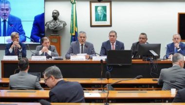 Governo Lula estuda mudanças no sistema de saque-aniversário