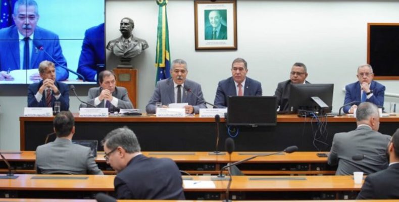 Governo Lula estuda mudanças no sistema de saque-aniversário