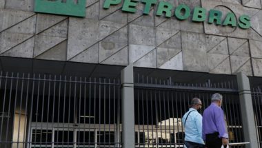Petrobras reduz preço da gasolina a partir do próximo sábado (21/10)