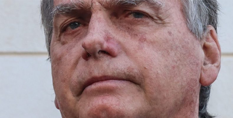 Ministro do TSE condena Bolsonaro pela terceira vez à inelegibilidade