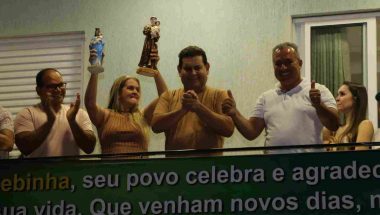 Cerca de duas mil pessoas recepcionaram o prefeito Cebinha Nascimento, após retorno de cirurgia no intestino