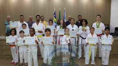 Atletas e técnico do taekwondo são homenageados na Câmara de Vereadores de Cumari