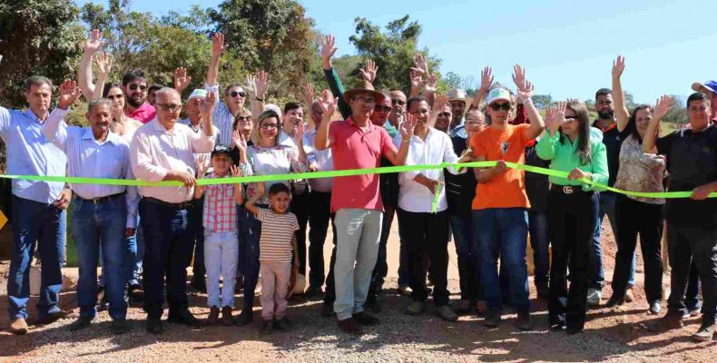 ANHANGUERA: Prefeito Marcelo Paiva acompanhado por diversas autoridades, inaugura ponte sobre o Córrego do Ronaldo