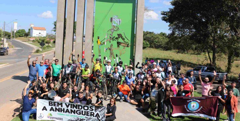 ANHANGUERA: Prefeito Marcelo Paiva recepciona expedição de ciclismo “Estrada de Ferro Goyas”