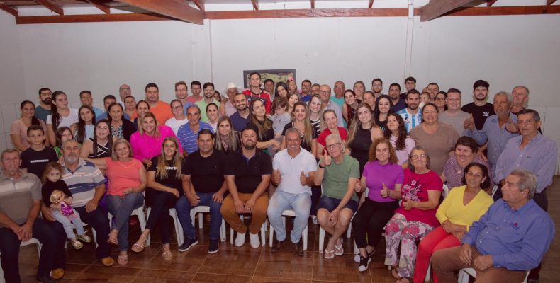 Prefeito e vice prefeito de Ouvidor participam de reunião com familiares do Vereador Vinicius Manoel