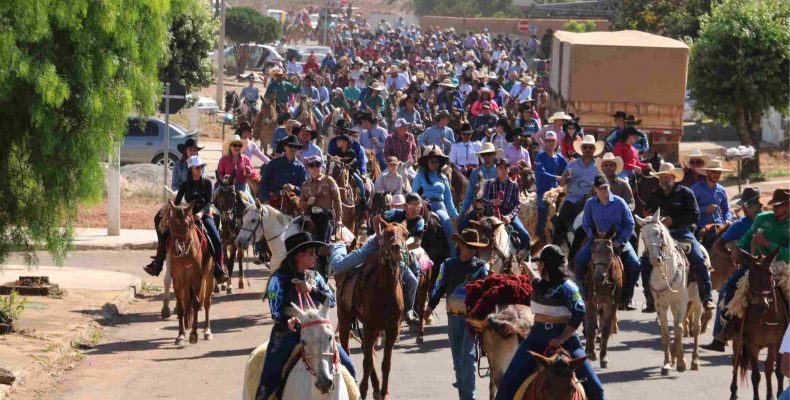 Cavalgada da 23ª Expo Campo 2024 abre programação oficial da feira