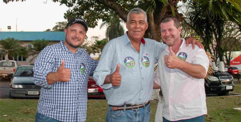 Eleições 2024: Candidato a prefeito Douglas Sertório realizou seu primeiro adesivaço em Campo Alegre de Goiás