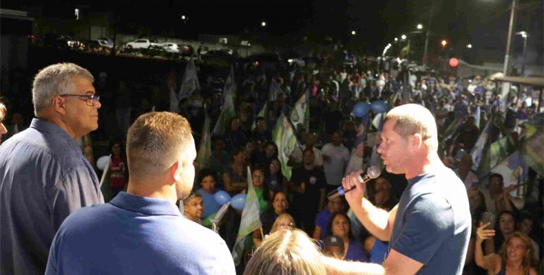 Douglas Sertório e Bruno Saran arrastam multidão em carreata, comício e buzinaço no bairro Santa Catarina, em Campo Alegre de Goiás