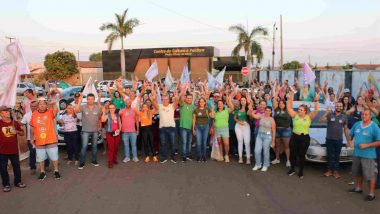 Eleições 2024: Candidato à reeleição em Ouvidor, Cebinha Nascimento reúne multidão de apoiadores em caminhada na avenida “Eliseu da Silva”