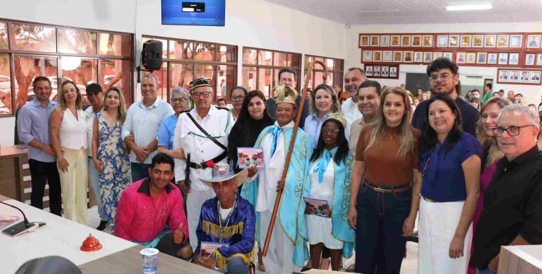 Ouvidor recepciona escritor José Luiz Vaz que lança livro “Congadas no Sudeste de Goiás”