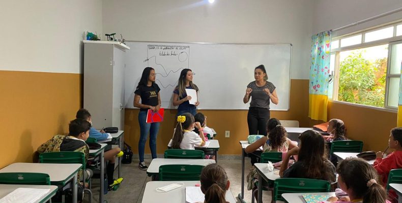 Projeto “Raízes” combate racismo estrutural e nutre inclusão nas escolas