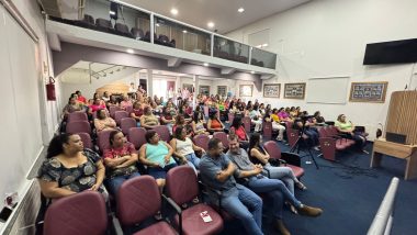 Prefeito e vice se reúnem com servidores da Educação de Campo Alegre de Goiás