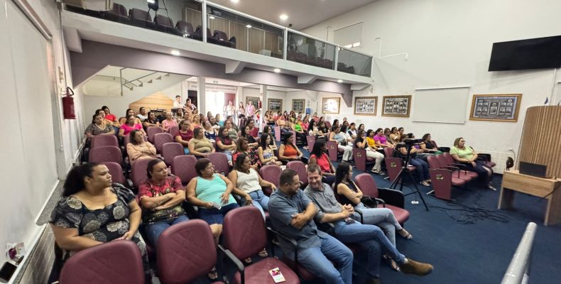 Prefeito e vice se reúnem com servidores da Educação de Campo Alegre de Goiás