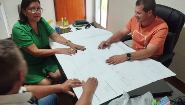 Prefeito Douglas Sertório recebe equipe para apresentação de Projeto do Centro de Especialidades Infantil em Campo Alegre de Goiás