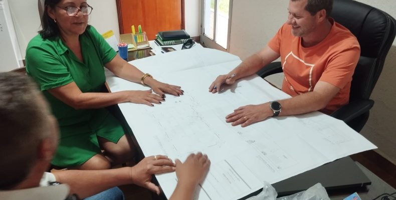 Prefeito Douglas Sertório recebe equipe para apresentação de Projeto do Centro de Especialidades Infantil em Campo Alegre de Goiás