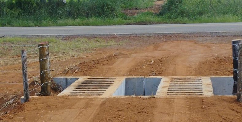 MAIS ACESSIBILIDADE: Prefeitura de Campo Alegre de Goiás inicia instalação de mata-burros de concreto em estradas rurais
