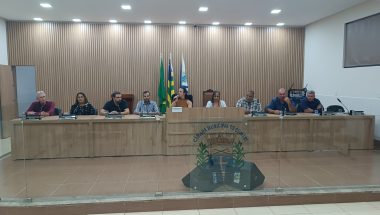 Câmara de Cumari realiza 13ª Sessão Ordinária com aprovações de decretos e homenagens