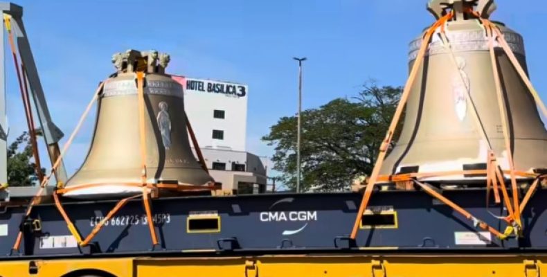 Sinos vindos da Polônia chegam a Trindade