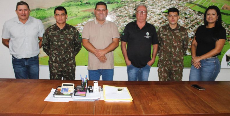 Prefeitura de Ouvidor recebe visita dos novos comandantes da Junta Militar de Alistamento