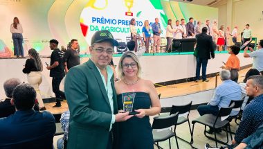Anhanguera: Marcelo Paiva recebe Prêmio Prefeito Amigo da Agricultura Familiar da FGM durante a AgroCentro Oeste 2025