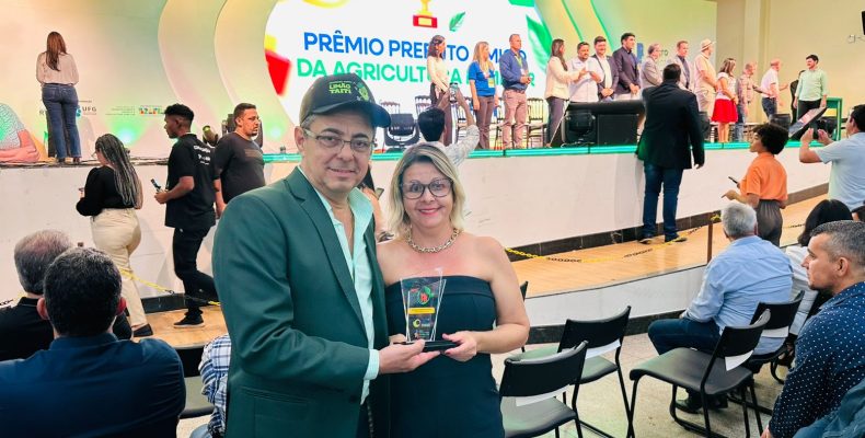 Anhanguera: Marcelo Paiva recebe Prêmio Prefeito Amigo da Agricultura Familiar da FGM durante a AgroCentro Oeste 2025