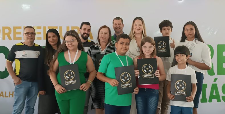Prefeitura de Campo Alegre de Goiás realiza premiações do 1º Concurso Cultural de Desenho e homenageia artistas locais no evento “Deputados Aqui”