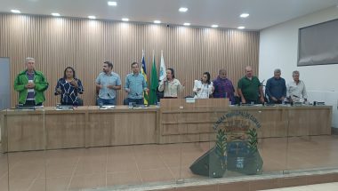 Câmara de Cumari realiza 17ª sessão ordinária com homenagens, projetos e debates sobre o futuro do município