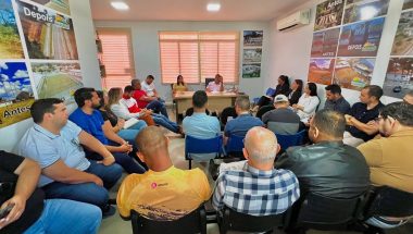 Prefeito Solimar realiza reunião com secretários e vereadores para alinhar estratégias de desenvolvimento em Marzagão