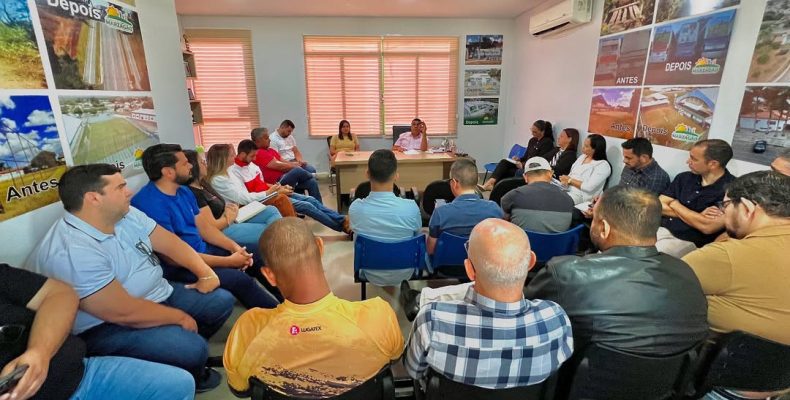 Prefeito Solimar realiza reunião com secretários e vereadores para alinhar estratégias de desenvolvimento em Marzagão