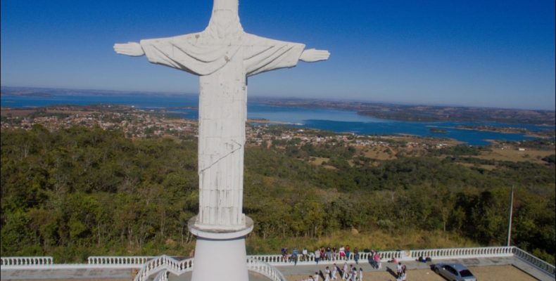 Celebração de Fé e Patrimônio: Comunidade de Três Ranchos se Reúne para a Restauração do Cristo