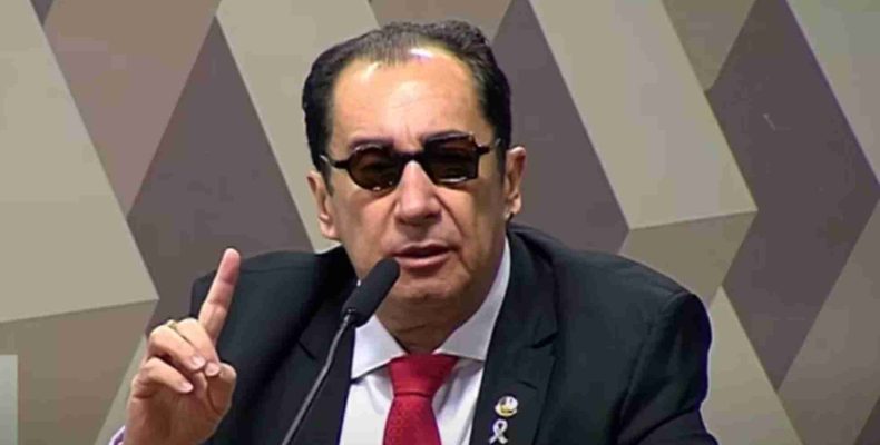 Gol de placa: PEC de autoria de Kajuru que acaba com reeleição é aprovada na CCJ do Senado