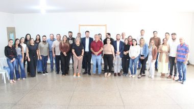 Prefeito Cebinha Nascimento e Vice-Prefeito Nelci Cândido de Ouvidor realizam reunião com secretariado para alinhar gestão municipal